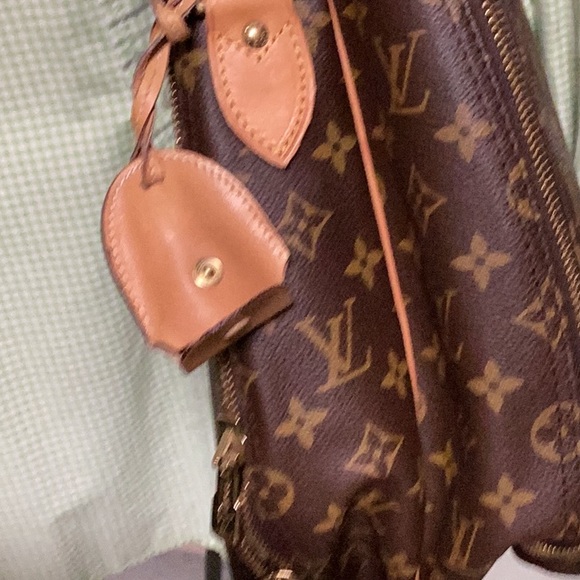 Loui Vuitton authentic. Travel luggage. - Picture 4 of 14
